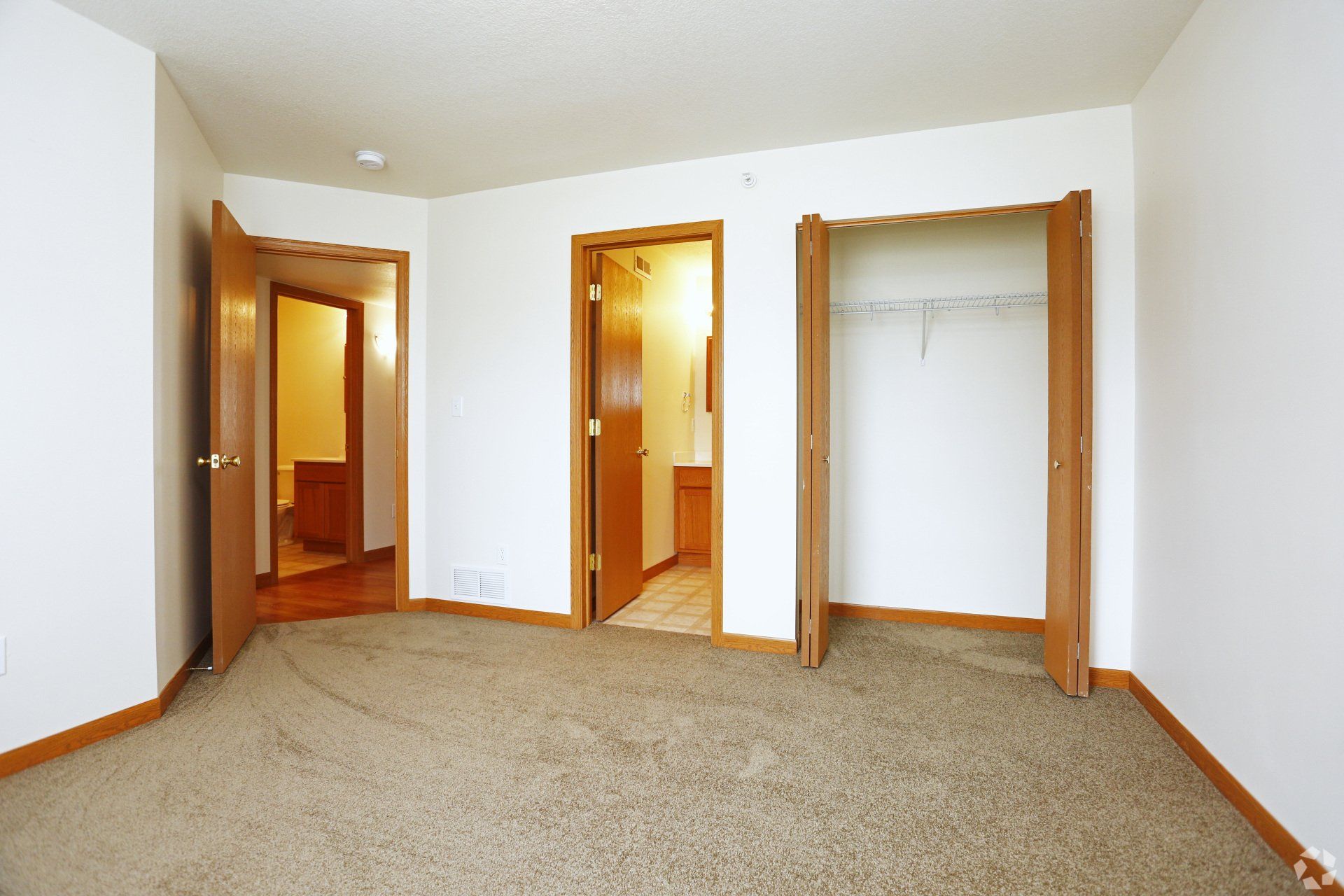 Lakeview Apts interior