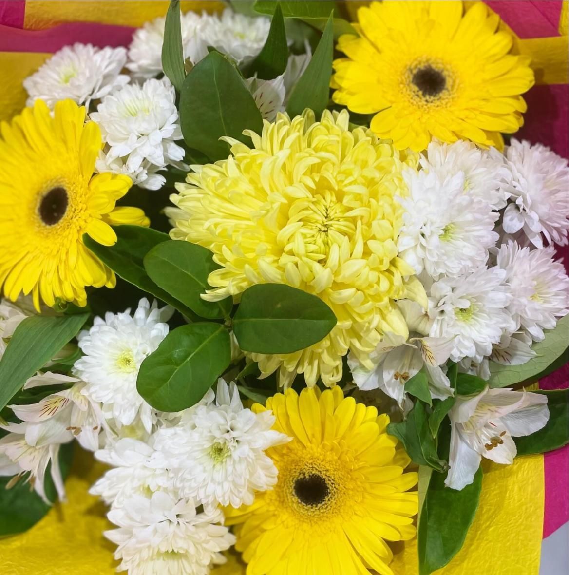 A Bouquet of Yellow and White Flowers With Green Leaves — Floret In Lismore, NSW
