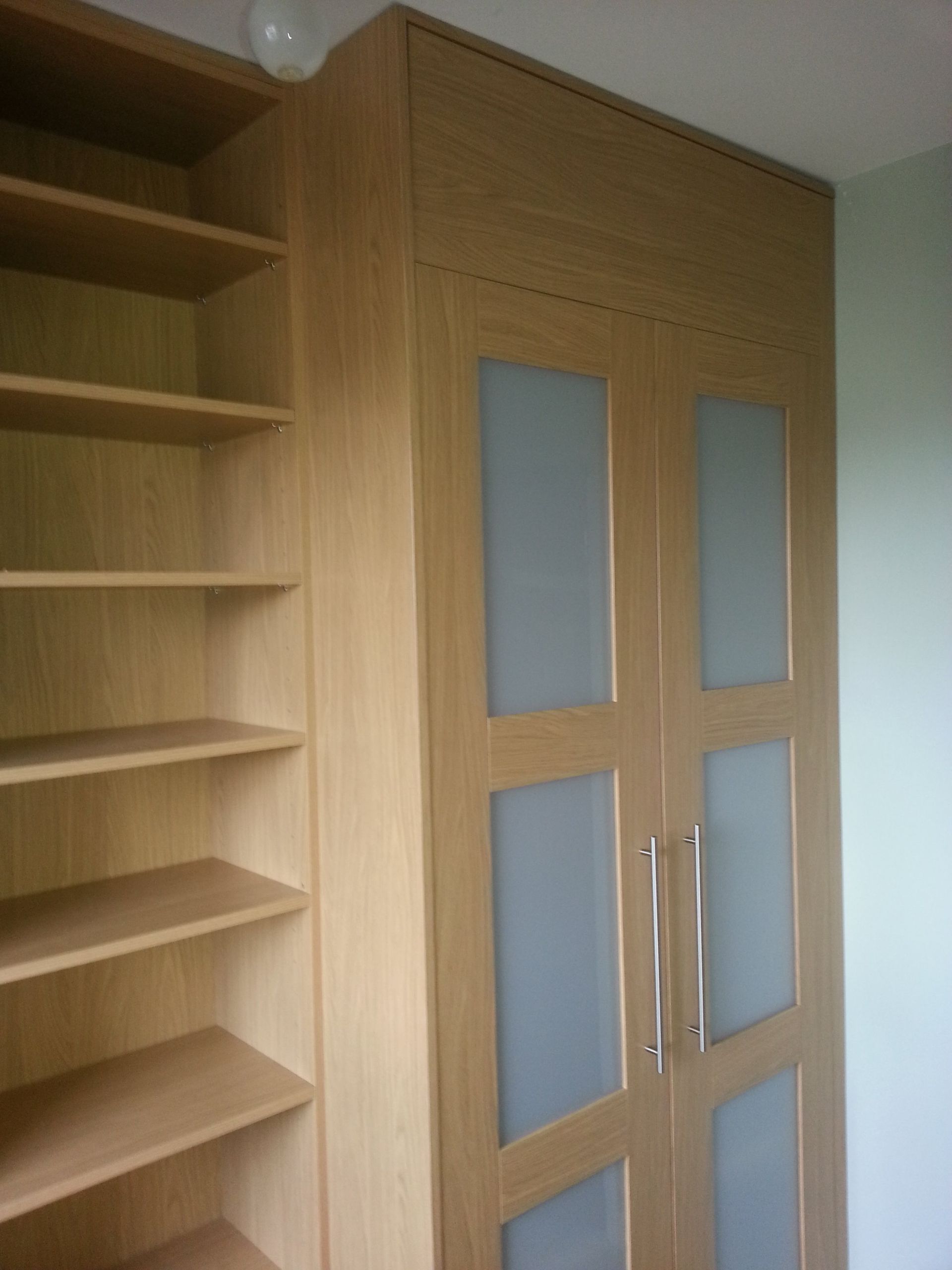 Fitted bedroom wardrobe