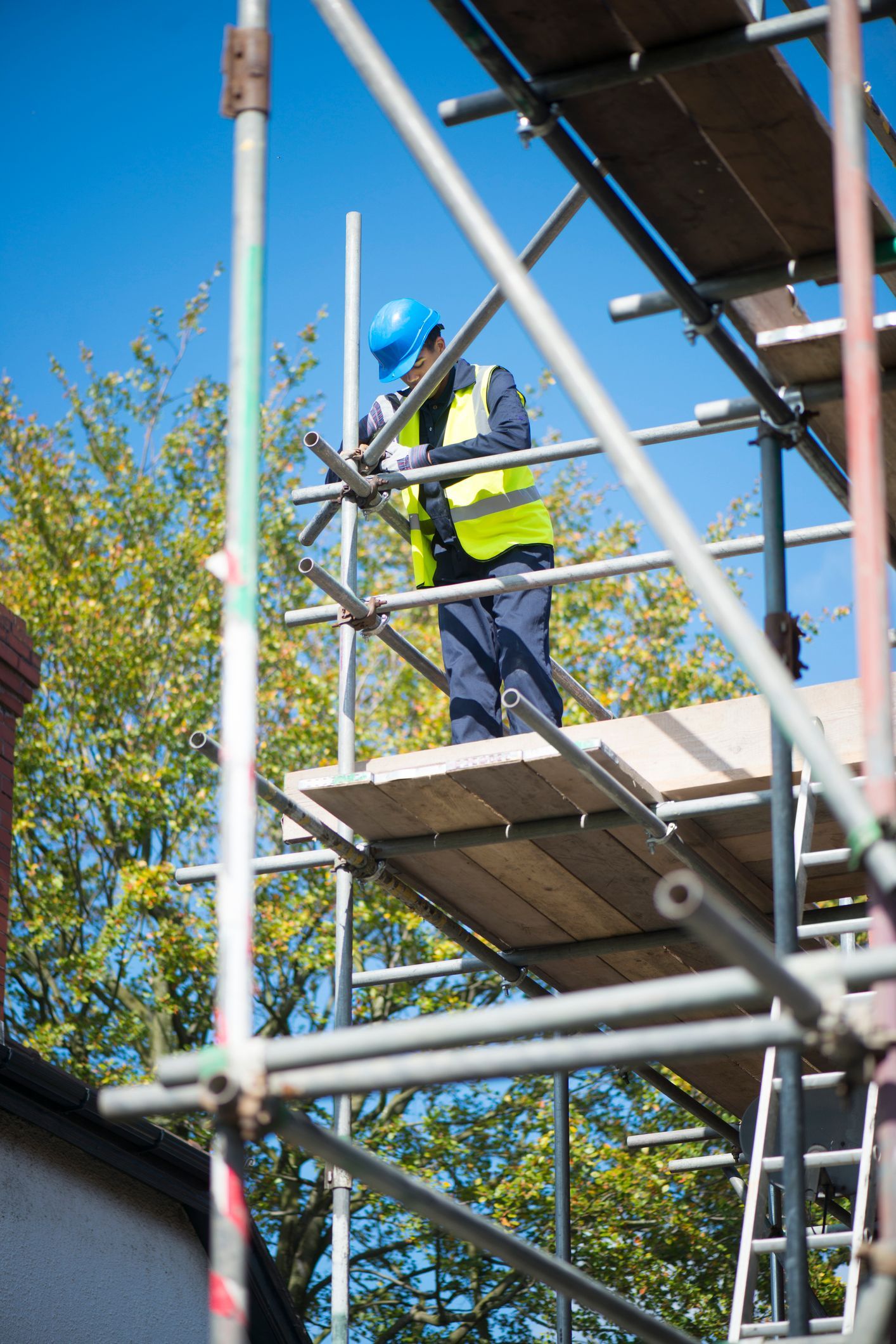 Specialist working in construction after taking the Working Safely at Heights Training in Hobart