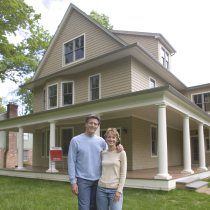 Couple Outside a house - Homeowners Insurance in Vinton, VA