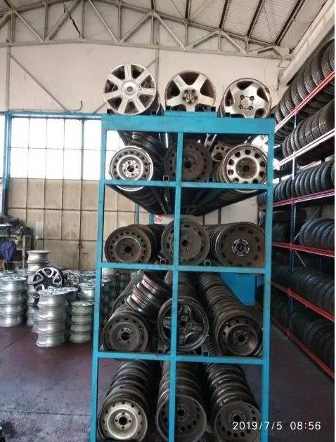 ruote e cerchi in lega di diverse dimensioni