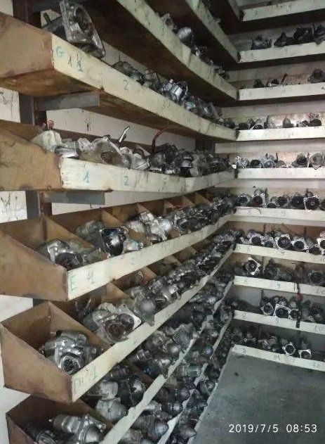 scatole di componenti meccanici auto