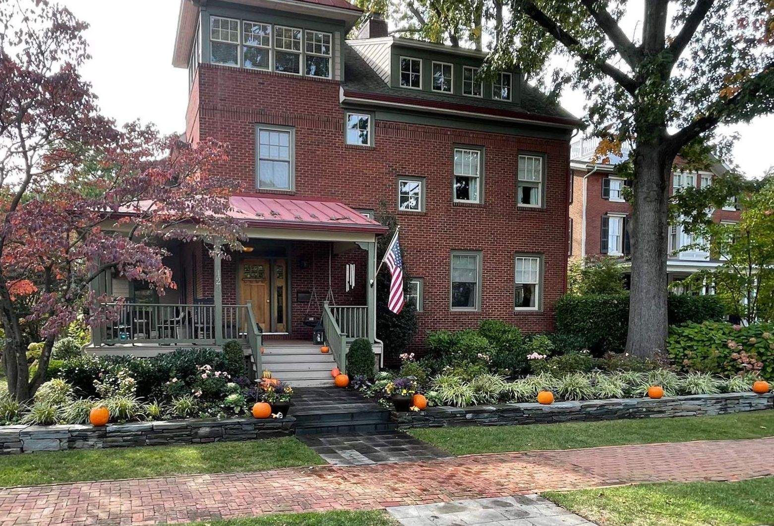 Season Decor — Kennett Square, PA — Classic Lawns