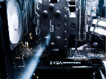 帶有風扇的計算機主機板的特寫