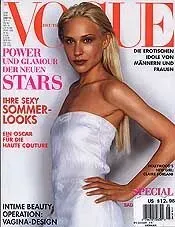Vogue magazine cover with a model in a white dress and blonde hair. Text in German.