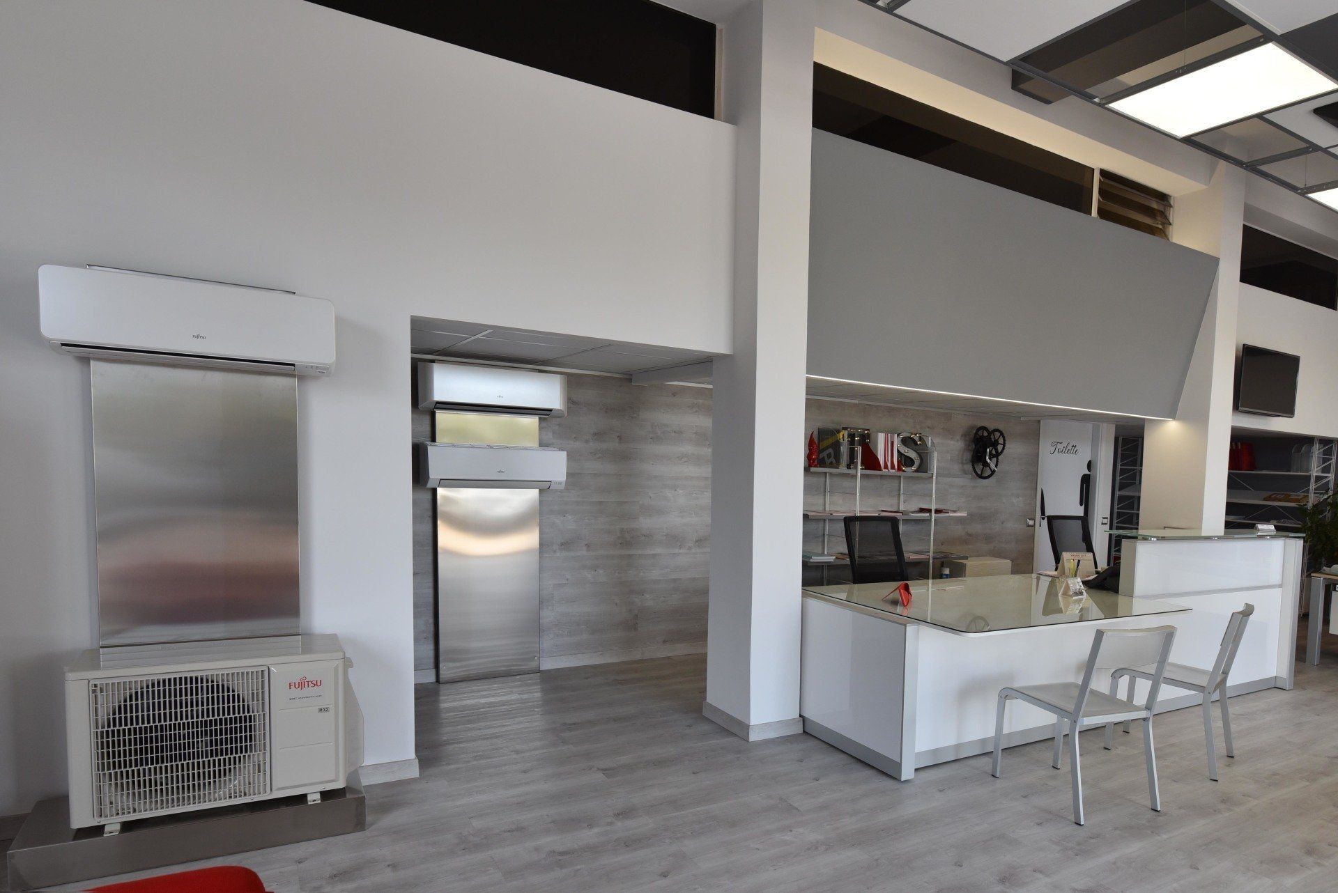 showroom di prodotti per il riscaldamento