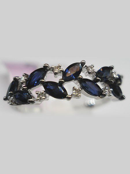 Anillo con zafiros navette y brillantes