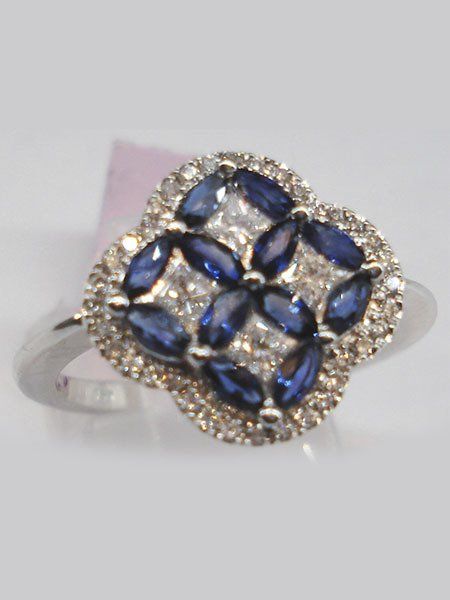 Anillo con zafiros navette y brillantes