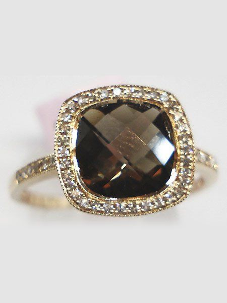 Anillo con topacio fumé