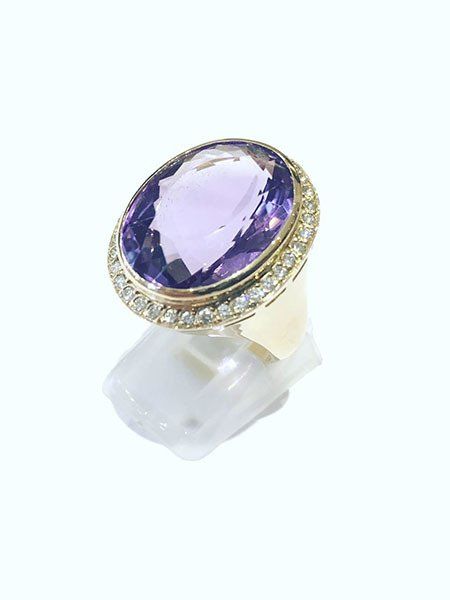 Anillo con amatista y brillantes