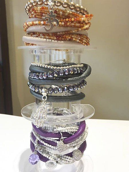 Pulseras de cuero y piedras naturales