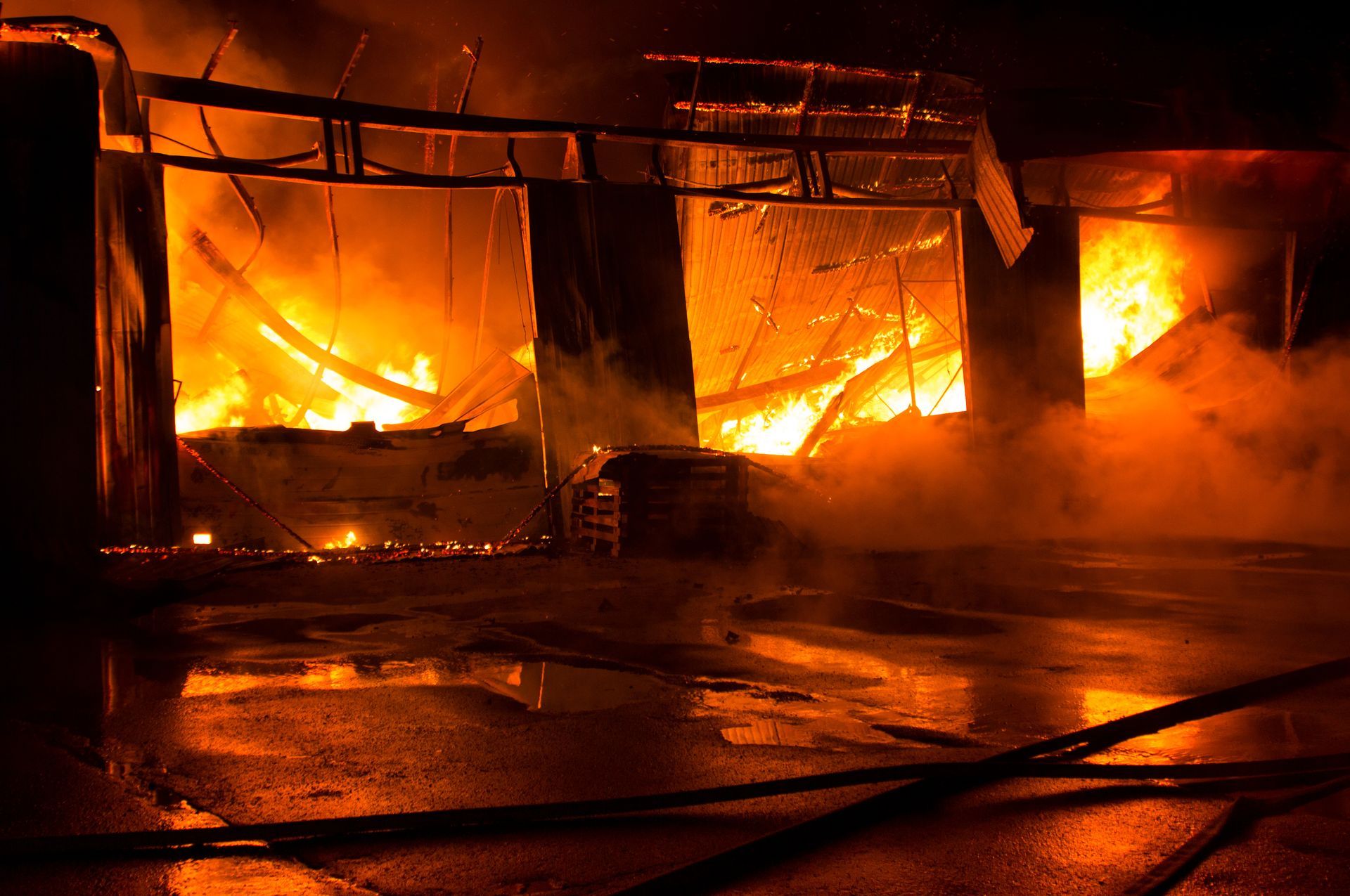 Commercial building damaged by fire in Baton Rouge