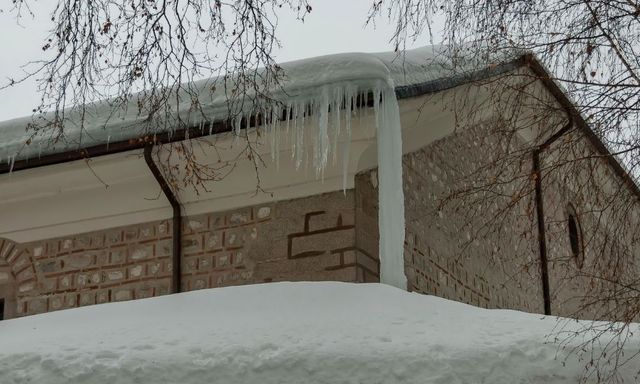 The Best Thing To Do When You Have Frozen Gutters - Advantage Pro Services