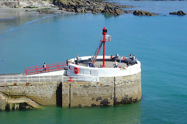 Deep Blue Shore Looe Cornwall - Banjo Pier