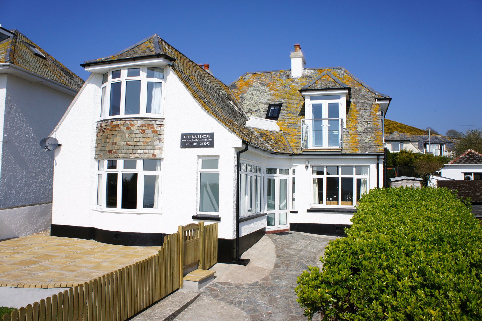 Deep Blue Shore Looe Cornwall - Cottage Front
