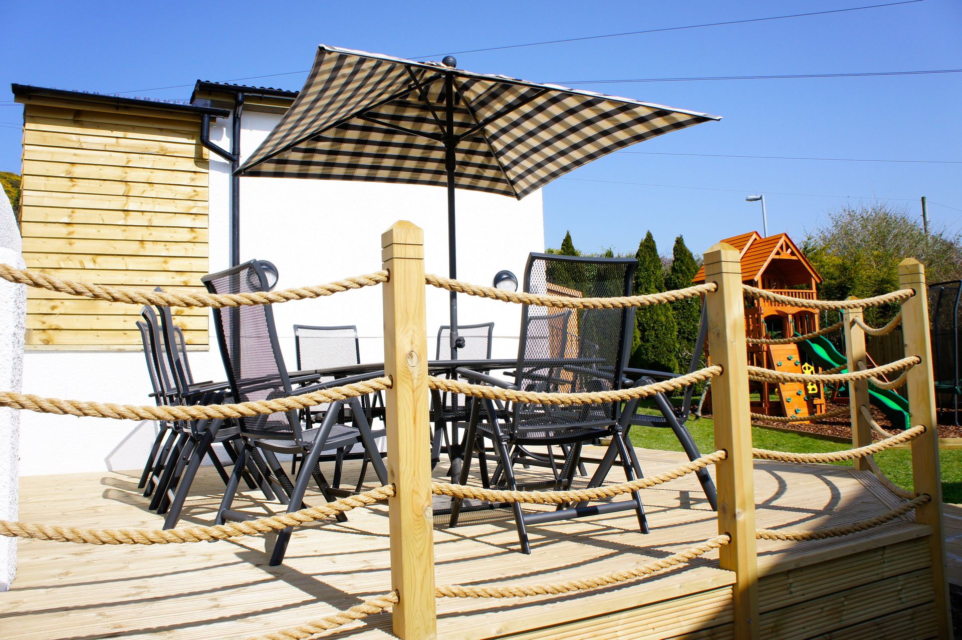 Deep Blue Shore Looe Cornwall - Master Bedroom Deep Blue Shore Looe Cornwall - Outside Dining