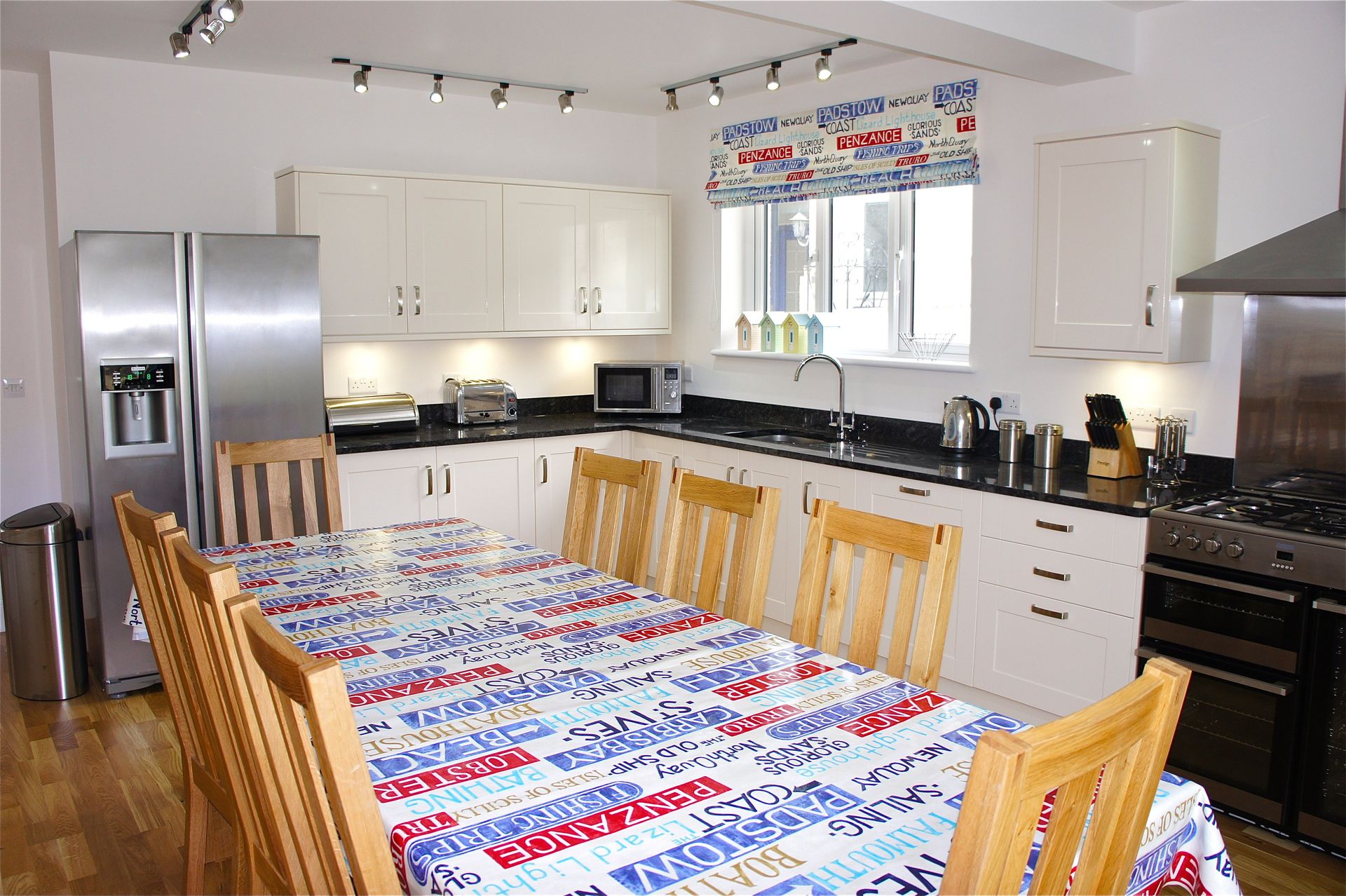 Deep Blue Shore Looe Cornwall - Kitchen Deep Blue Shore Looe Cornwall - Kitchen
