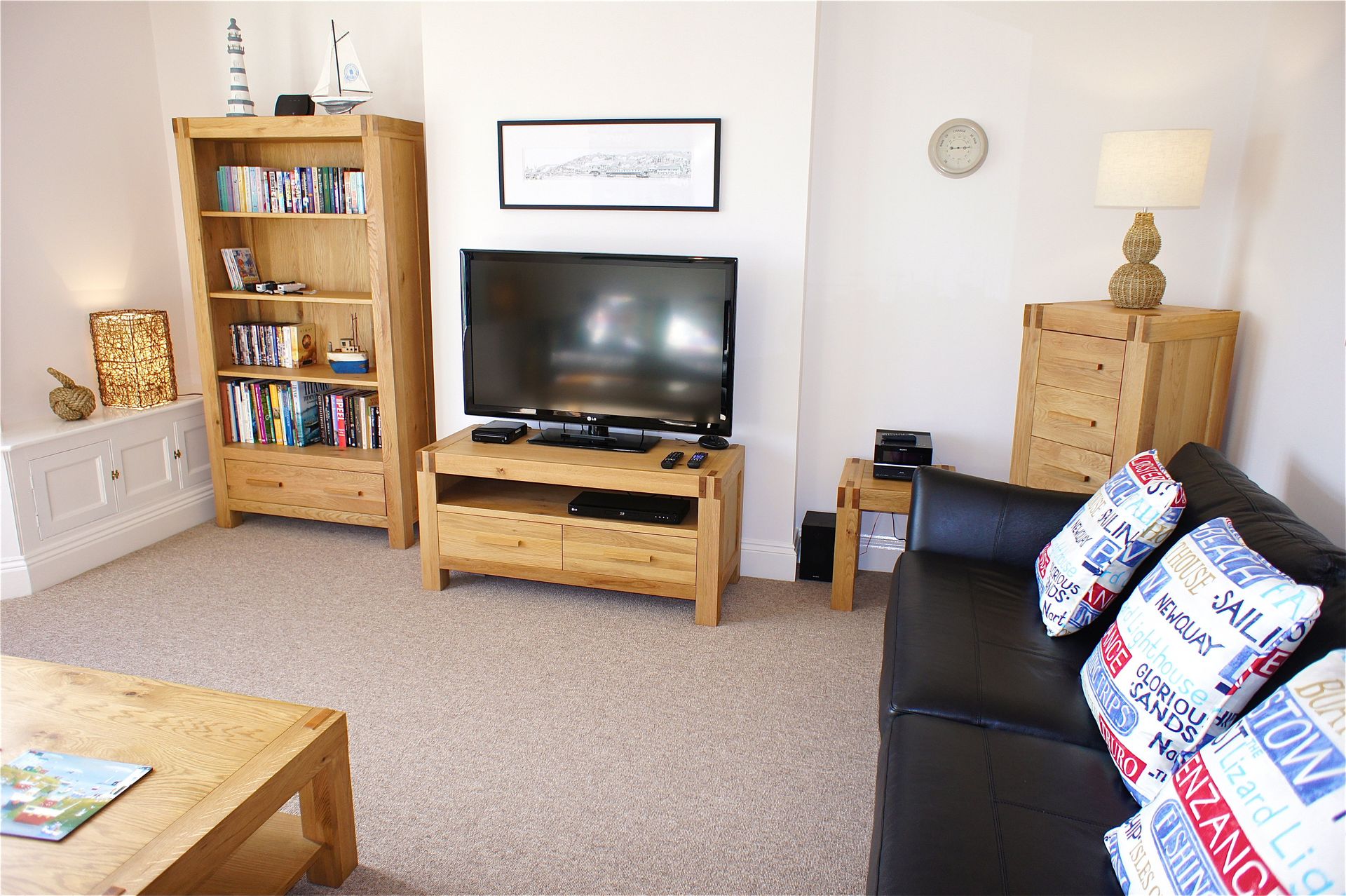 Deep Blue Shore Looe Cornwall - Front Living Room