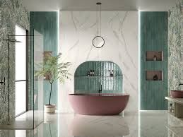 Un espositore con un sacco di piastrelle sopra