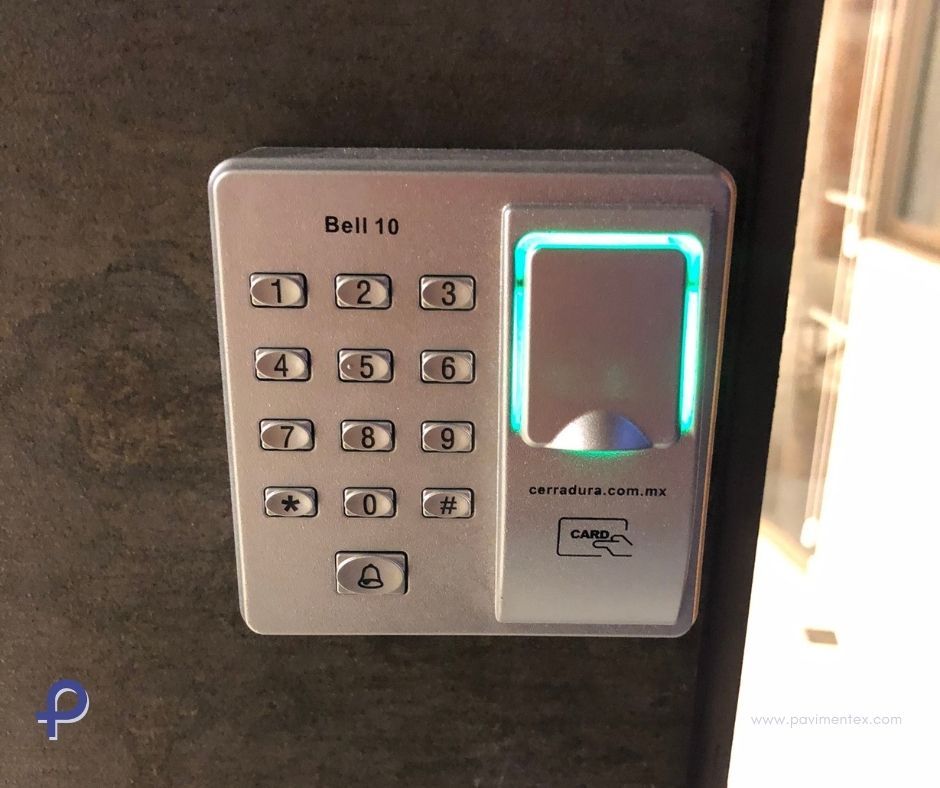 Un teclado que dice campana 16