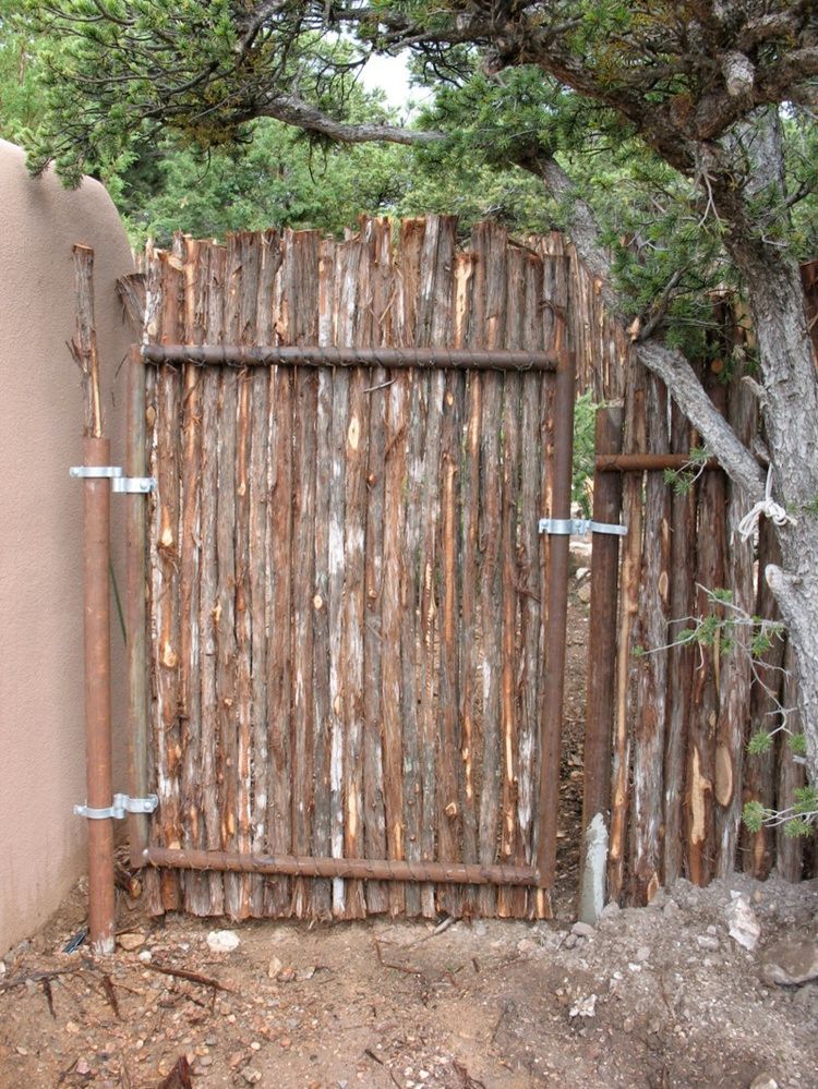 Coyote gate framework from inside with gate hardware