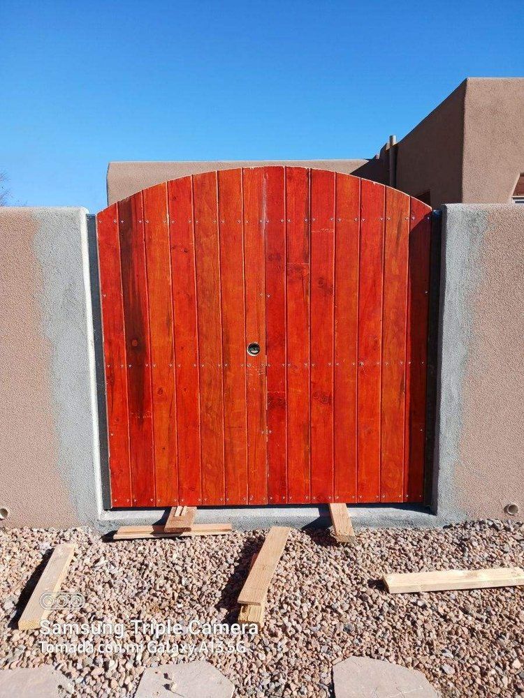 Double entry gate with metal frame