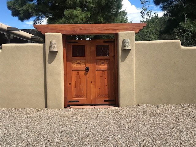 Double gate entry with corbel