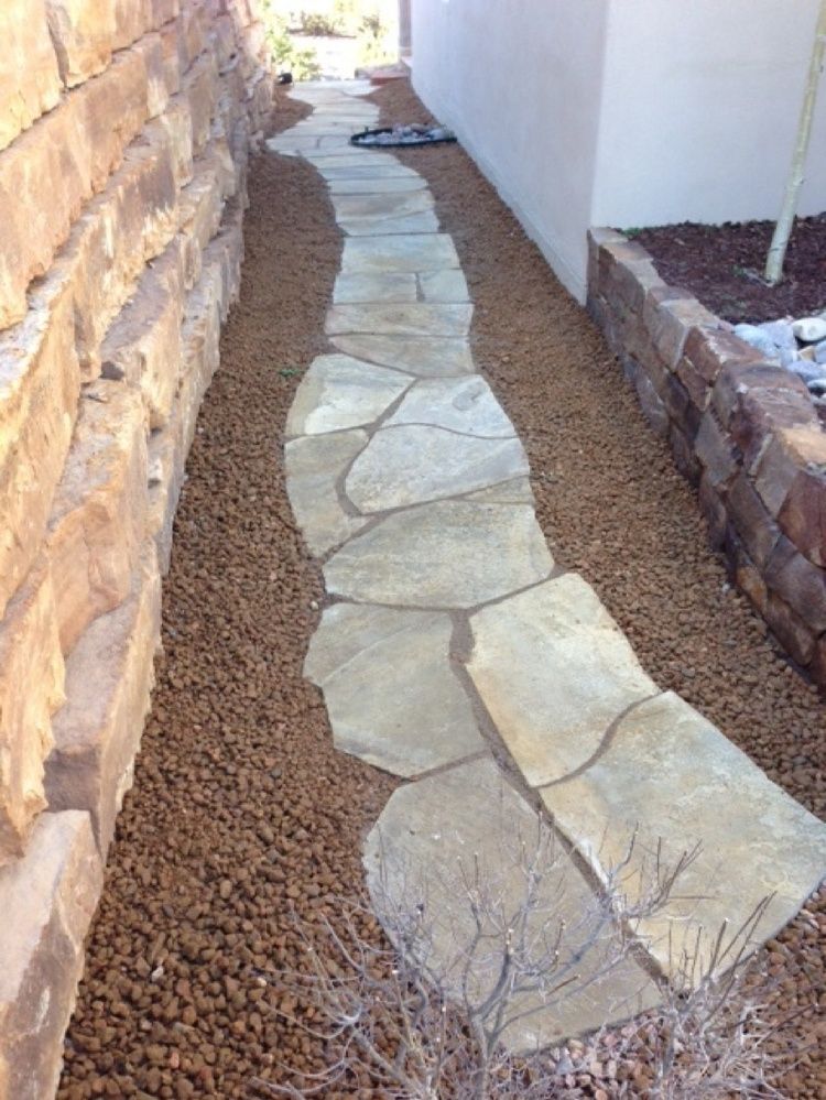 Flagstone Walkway with Santa Fe Brown Gravel