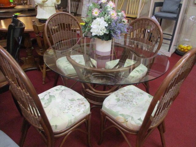 Our Price $1295
SOUTH SEAS Rattan
Dining Set 4 Chairs
42