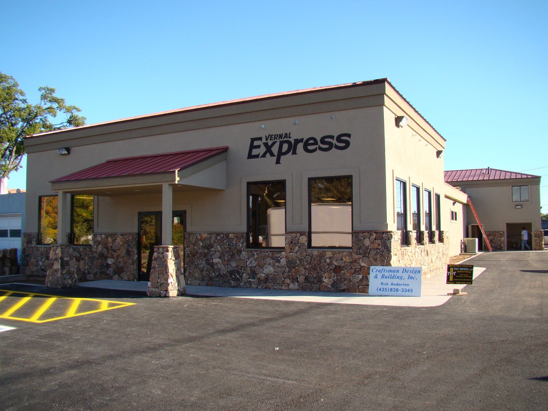 A building with the word express on it