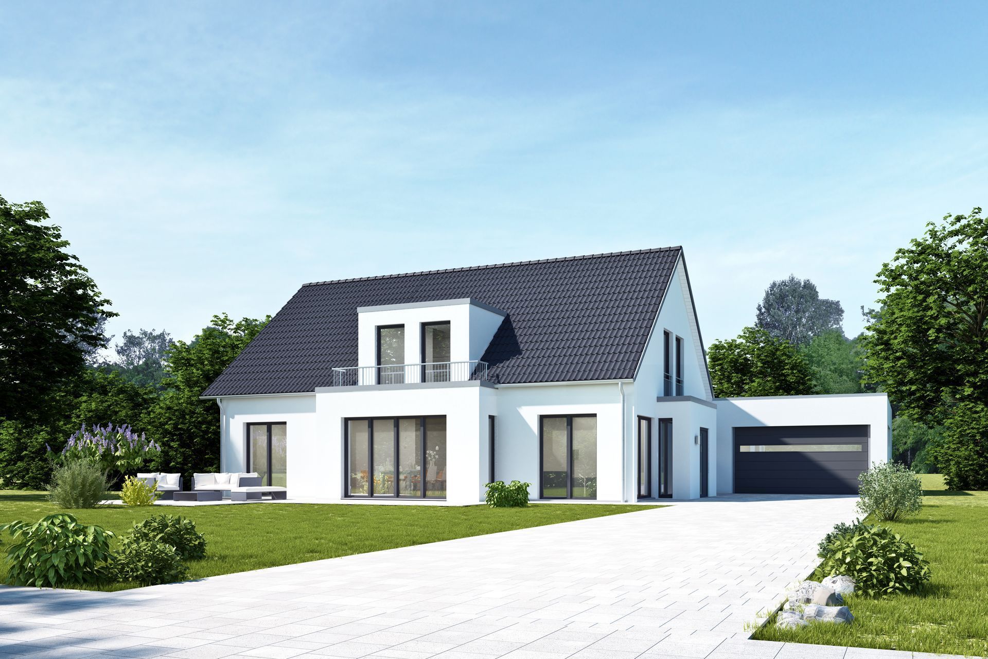 ein weißes Haus mit schwarzem Dach und einer Garage