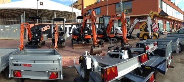 parco mezzo con maxi escavatori