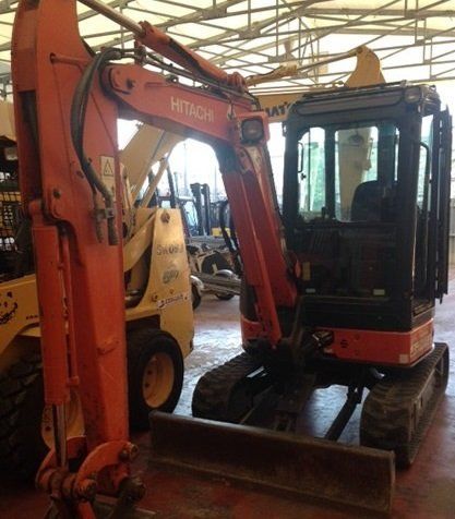 maxi escavatore parcheggiato