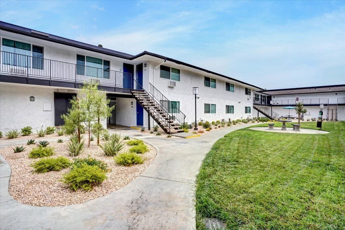 The Lincoln on Grand photo gallery