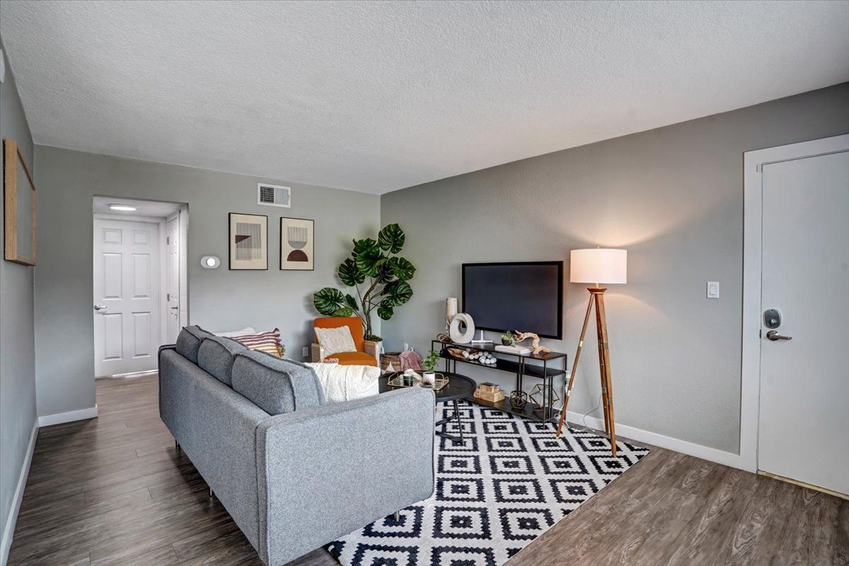 The Lincoln on Grand photo gallery