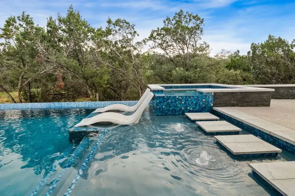 Pool ledge with raised spa New Braunfels Texas
