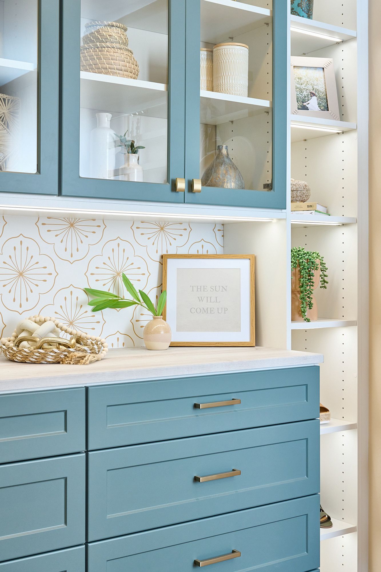 Lagoon and white closets