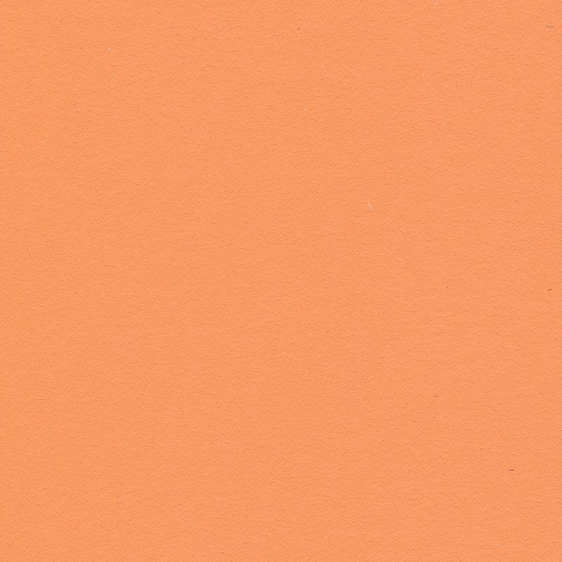 Eine Nahaufnahme eines orangefarbenen Stücks Papier.