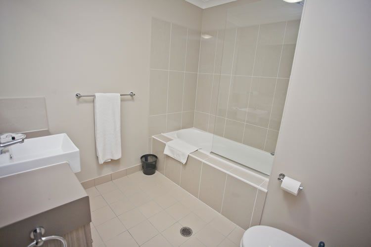 Bathroom With Bathtub — Accommodation In Chinchilla, QLD