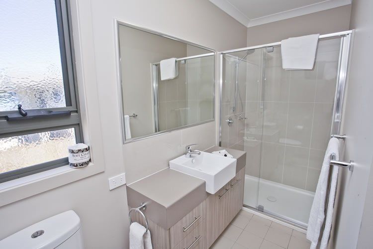 Bathroom With Single Vanity — Accommodation In Chinchilla, QLD