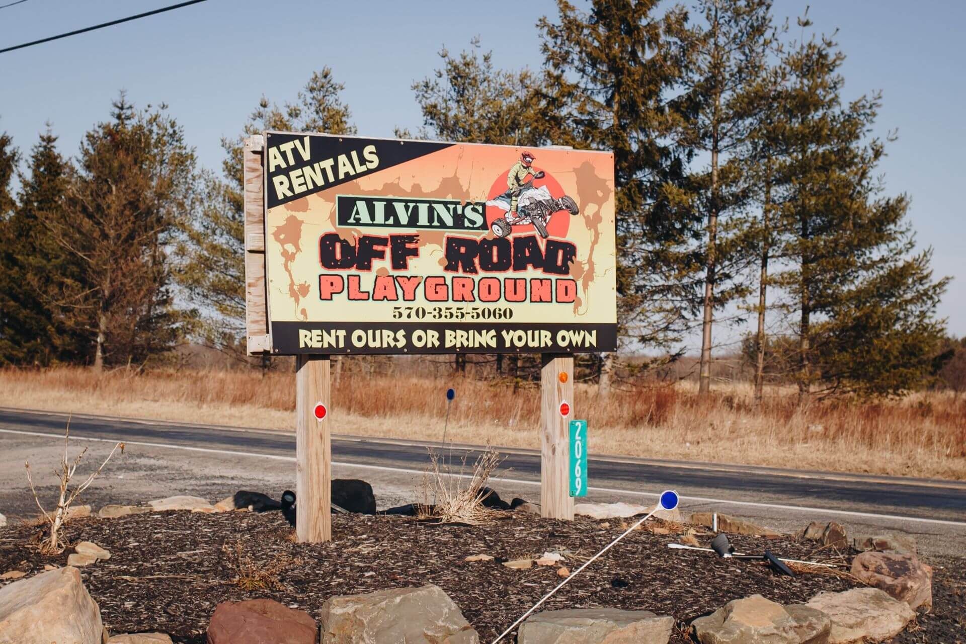 A sign for alvin 's off road playground