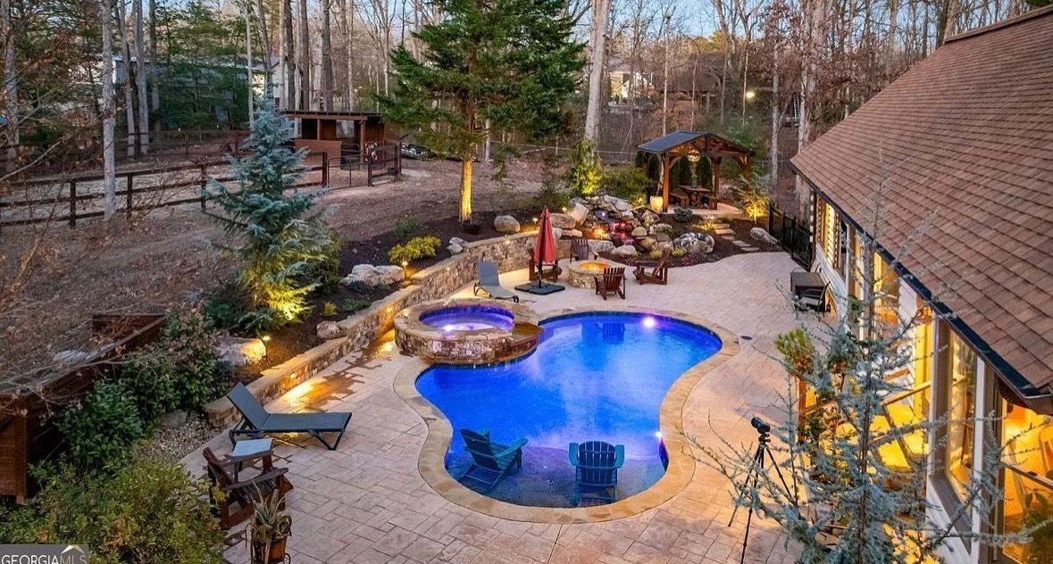 Beautiful Landscaped Inground Pool