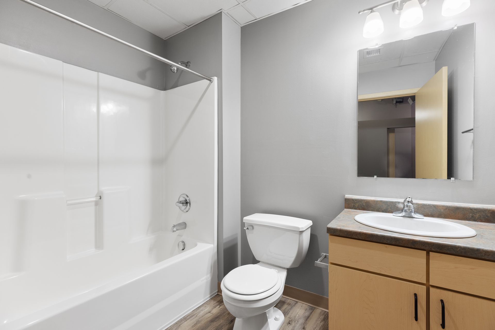 a bathroom with a toilet , sink , and bathtub .