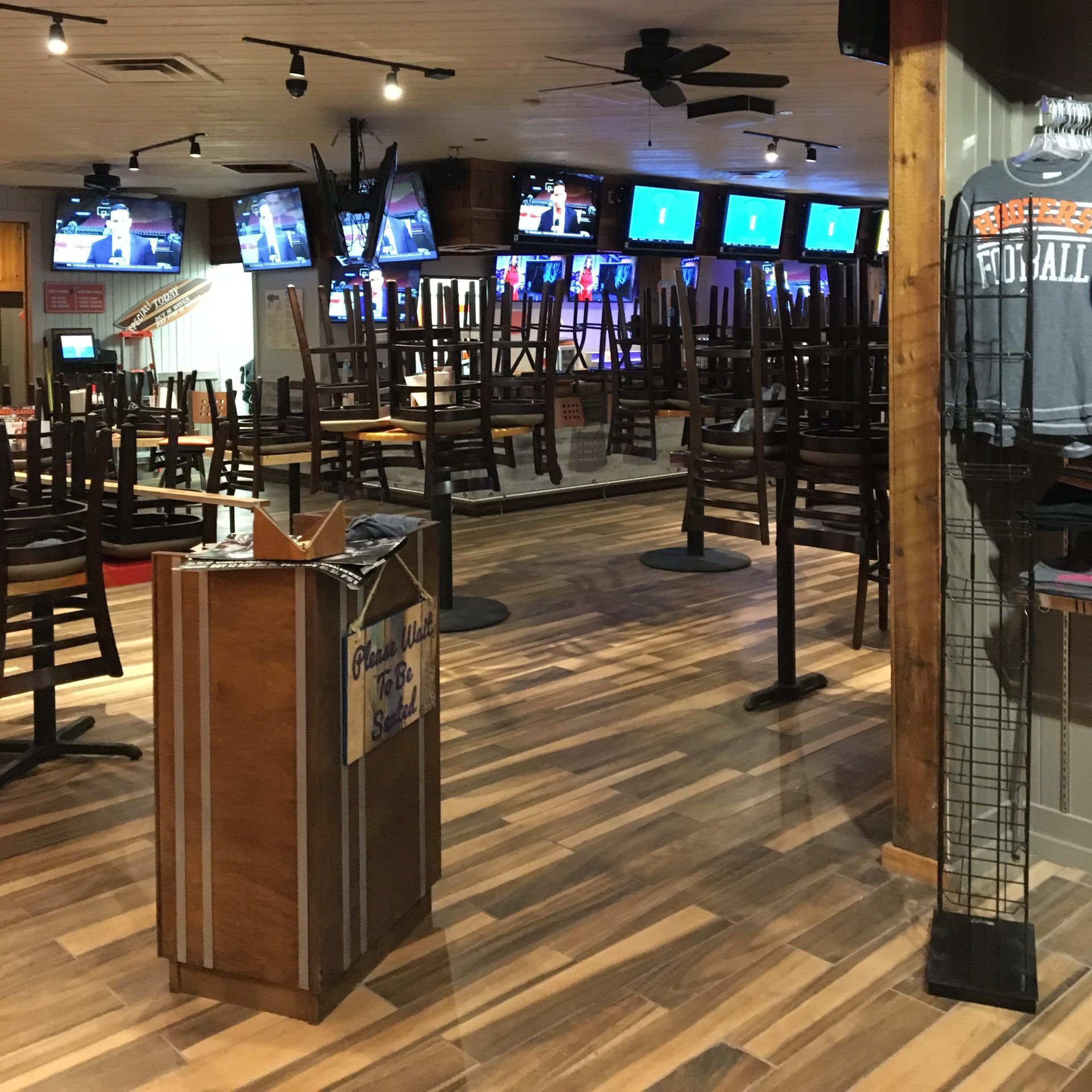 Hooters Interior — St. Louis, MO — Herbster Hellweg Painting Co.