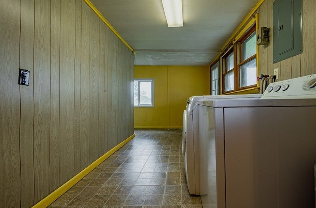 There are two washers and two dryers in the laundry room.