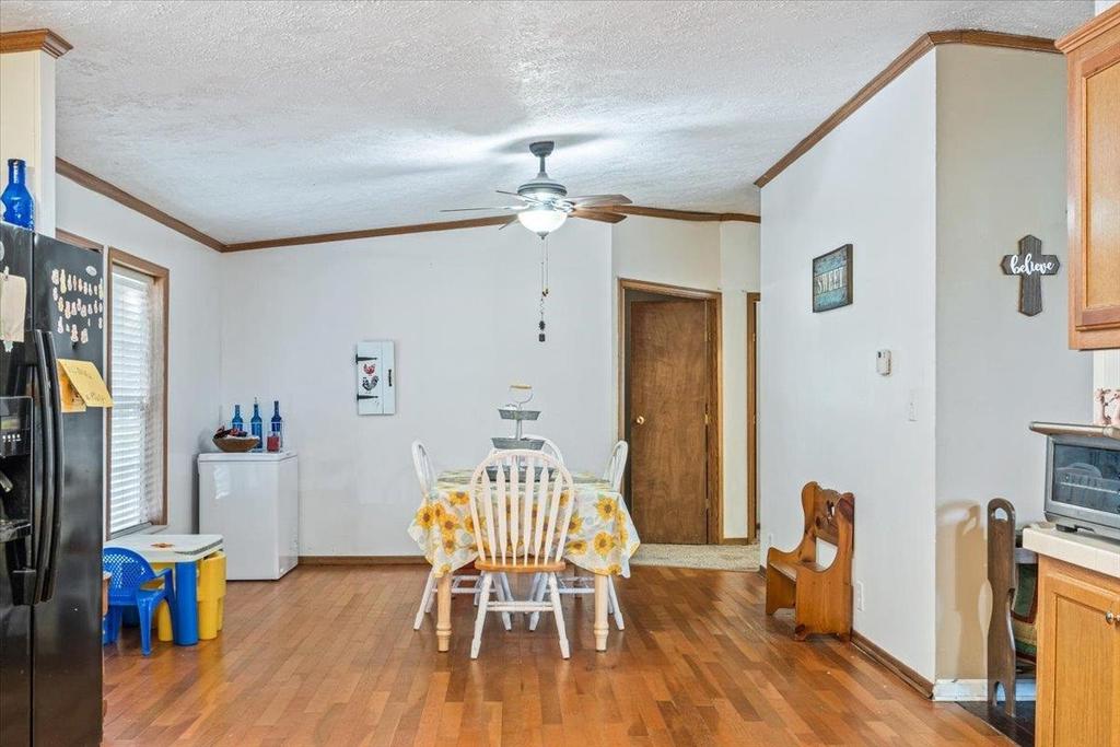 There is a dining room table and chairs in the middle of the room.