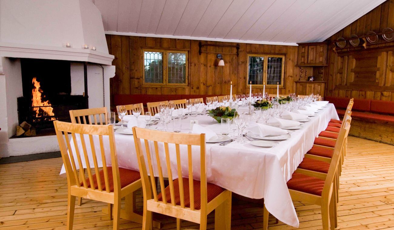 Brud som holder tale til sin brudgom