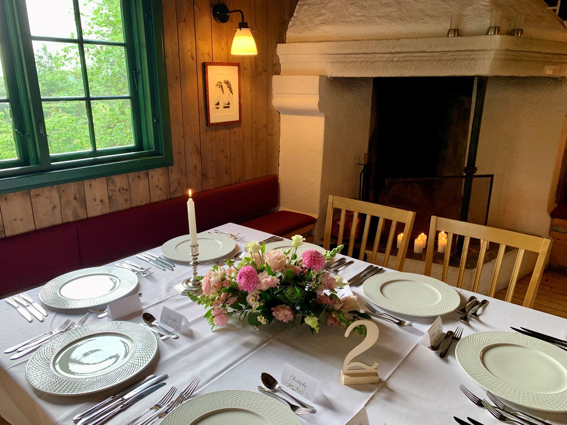 Brud som holder tale til sin brudgom