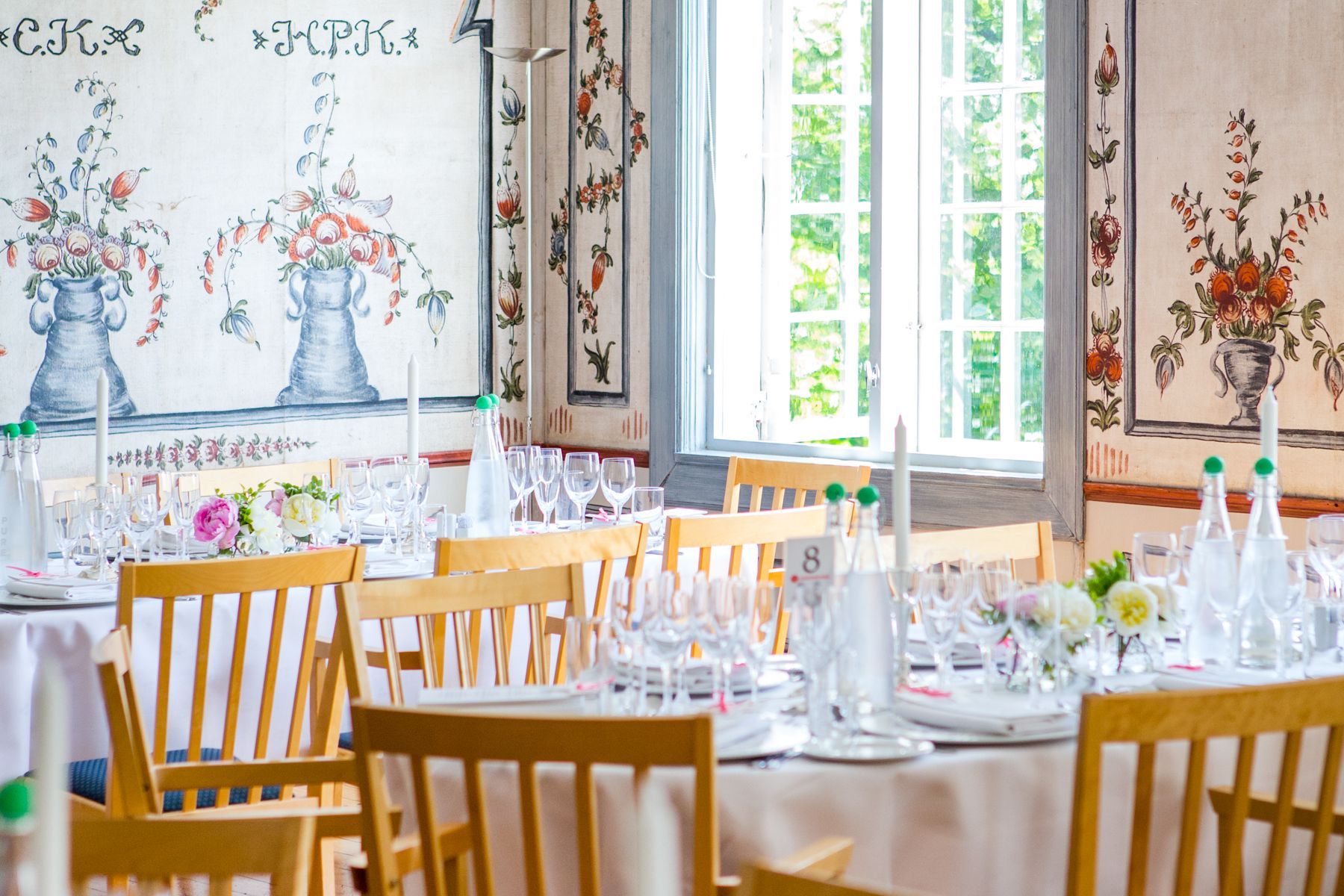 Brud som holder tale til sin brudgom